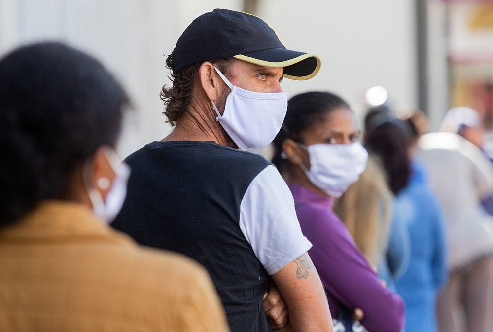 «Μήπως να κολλήσουμε την Όμικρον και να τελειώνουμε;» Καλύτερα όχι...