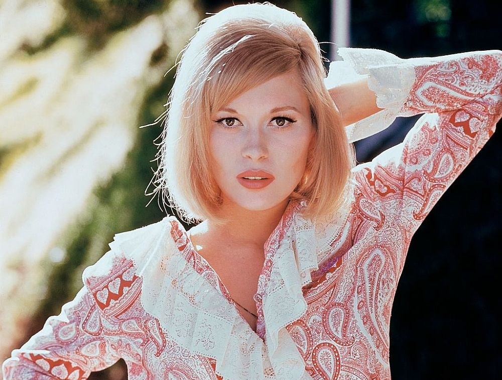 Φέι Ντάναγουεϊ: Η βελούδινη «φαμ φατάλ» του Χόλιγουντ