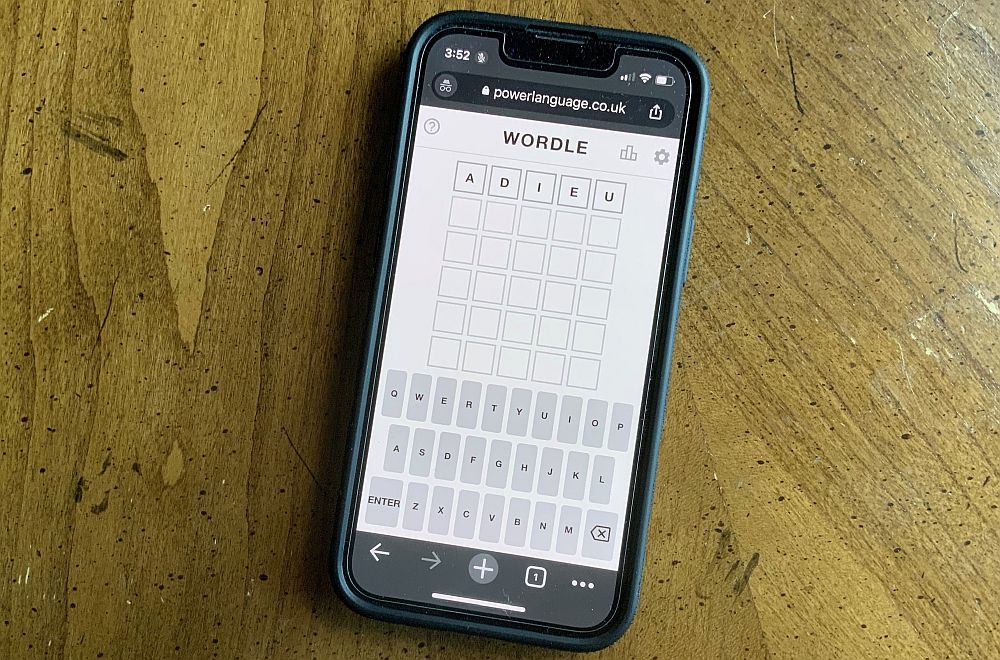 Τι είναι το Wordle με το οποίο έχει κολλήσει όλο το Ίντερνετ