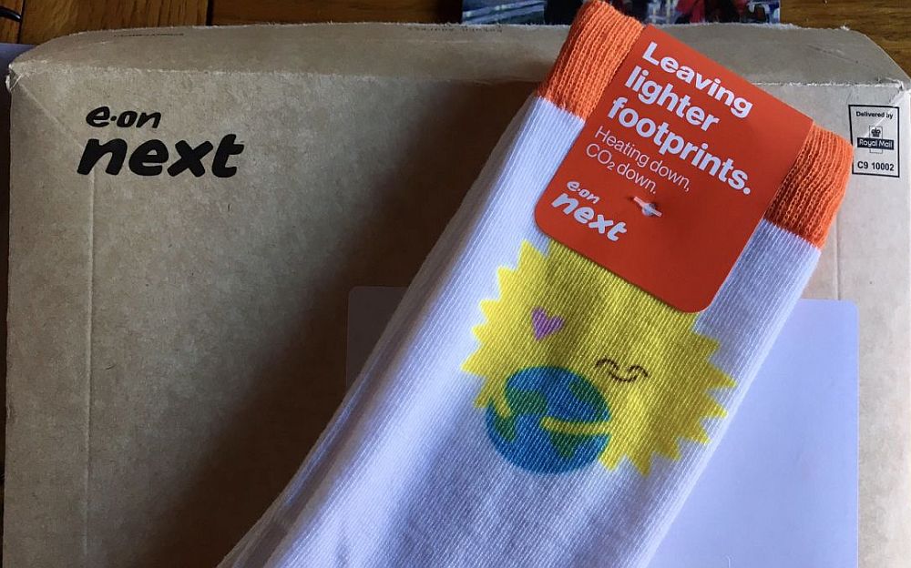 Εταιρεία στέλνει κάλτσες σε καταναλωτές μαζί με τους λογαριασμούς!