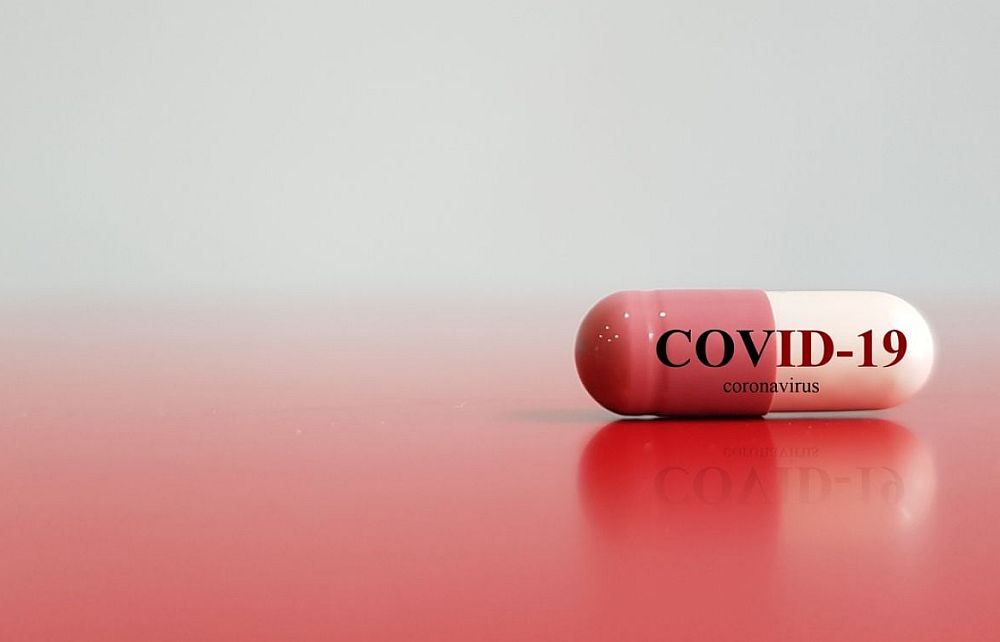 Ξεκινά στην Ελλάδα η διάθεση χαπιών κατά της Covid-19