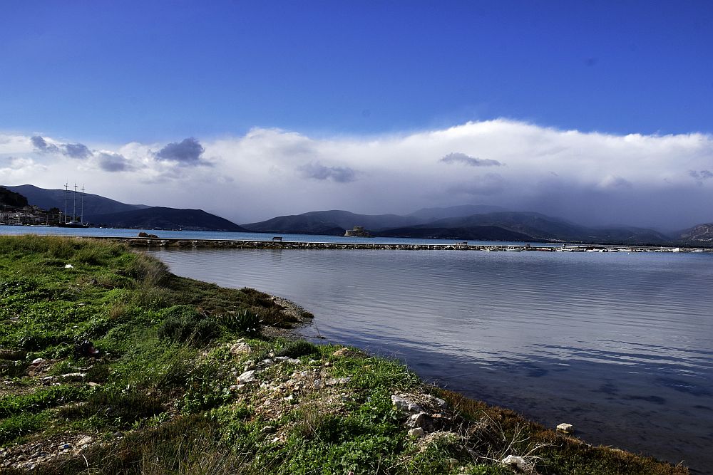 Καιρός: Νεφώσεις με τοπικές βροχές