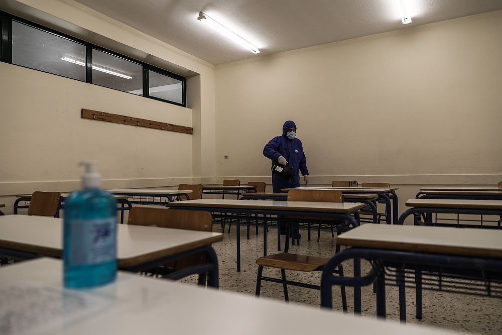 Κορωνοϊός: Τι θα συμβεί αν ένας μαθητής ή εκπαιδευτικός διαγνωστεί θετικός