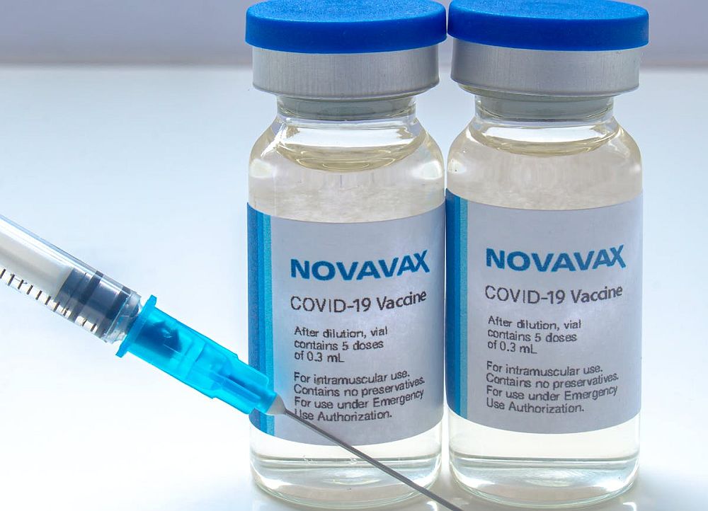Novavax: Σε τι διαφέρει το νέο εμβόλιο που έρχεται στην Ελλάδα