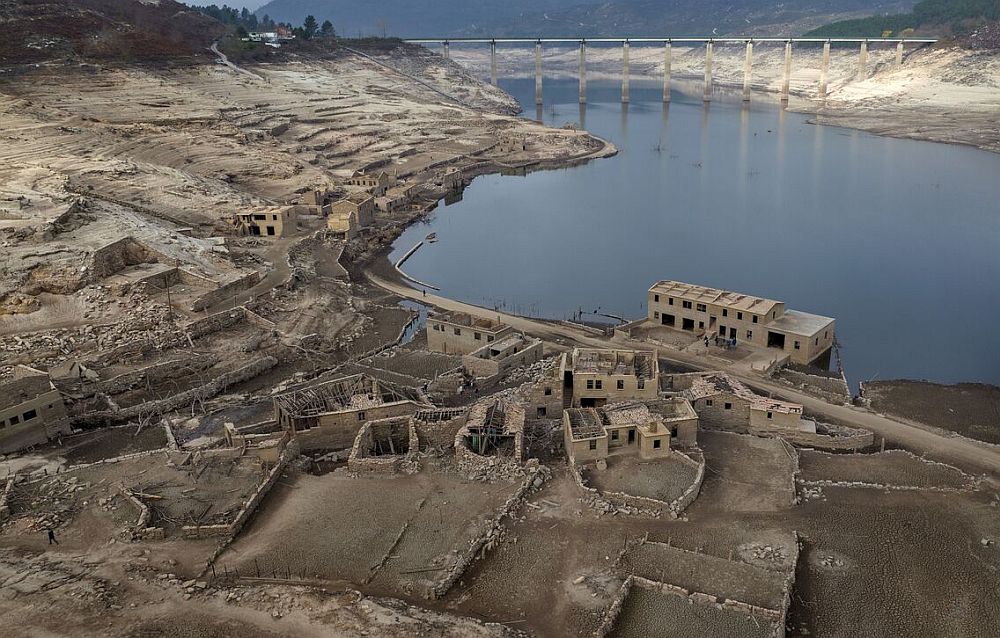 Ιστορική ξηρασία στην Ισπανία: Βυθισμένα χωριά βγαίνουν στην επιφάνεια (ΒΙΝΤΕΟ)