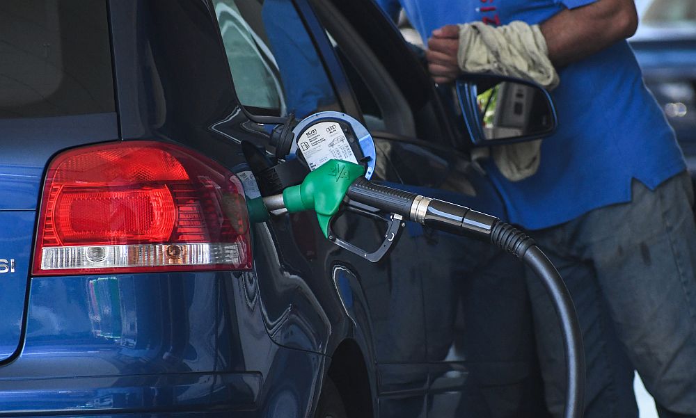 Βενζίνη: Σε ιστορικό υψηλό η τιμή της στην Ελλάδα - Έσπασε το ρεκόρ όλων των εποχών