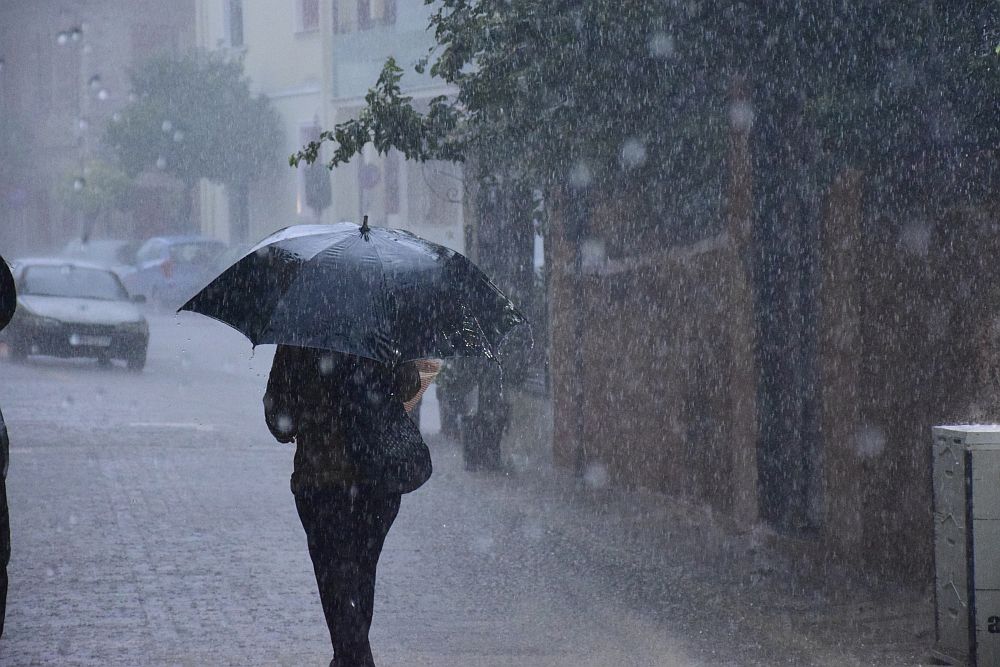 Kαιρός: Πτώση της θερμοκρασίας με καταιγίδες και χιόνια