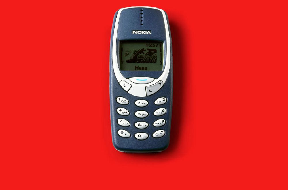 Η μεγάλη επιστροφή των «χαζών» τηλεφώνων