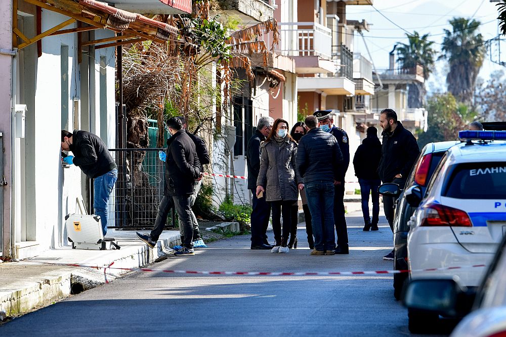 Φονικό στην Ανδραβίδα: Ποιον ψάχνει η αστυνομία για τη νεκρή οικογένεια