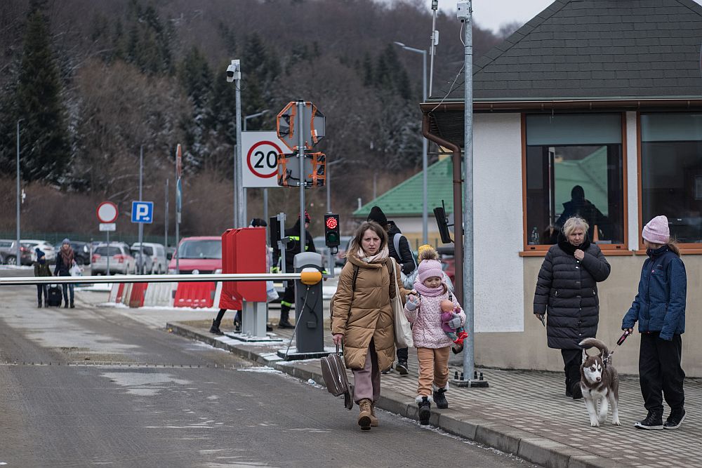 ΟΥΚΡΑΝΟΙ ΠΡΟΣΦΥΓΕΣ ΣΤΑ ΣΥΝΟΡΑ ΤΗΣ ΠΟΛΩΝΙΑΣ ΣΤΟ ΚΡΟΣΙΕΝΚΟ