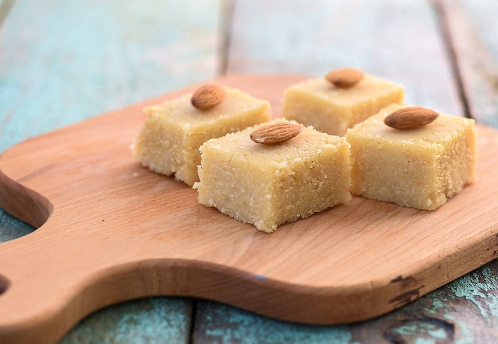 Εύκολη συνταγή για χαλβά σιμιγδαλένιο - Γίνεται σε 5 λεπτά