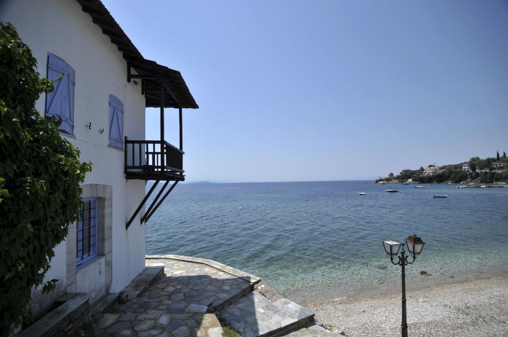 Καιρός: Ήλιος και βροχή