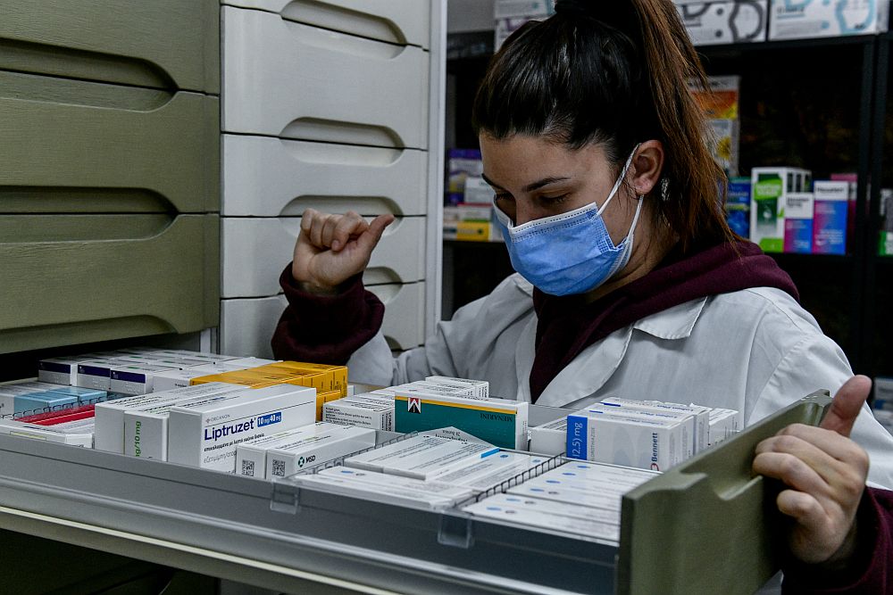 Από 1η Ιουνίου η συνταγογράφηση ανασφαλίστων μόνο από γιατρούς δημόσιων δομών