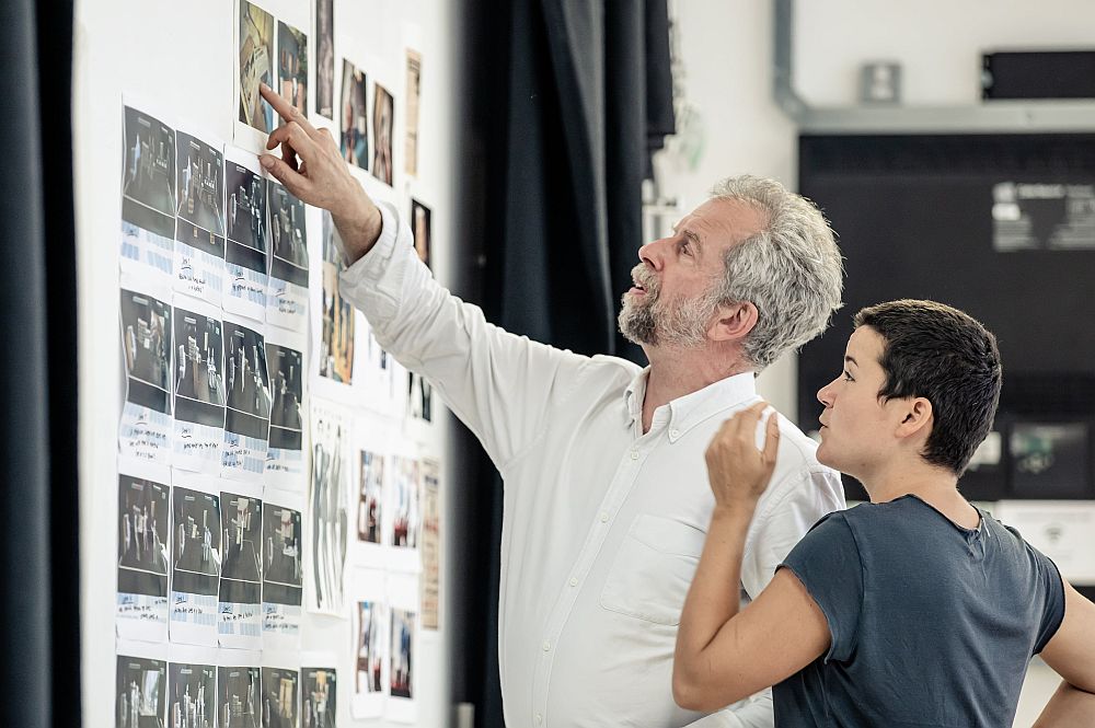 Ένα είδος θεάτρου που αλλάζει μέχρι νόμους