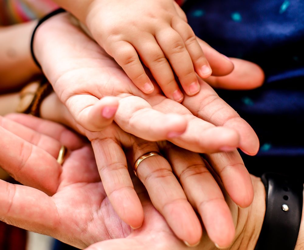 Η ελληνική οικογένεια σήμερα: Τι δείχνουν τα στοιχεία για τους γάμους, τα διαζύγια, την επιθυμία για παιδιά