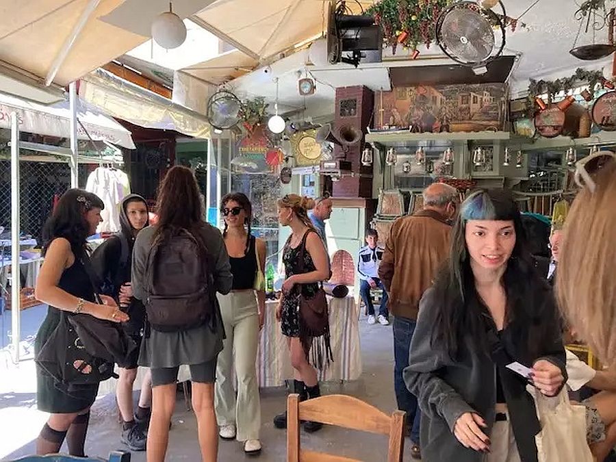 Φοιτητές και φοιτήτριες του ΑΠΘ μετατρέπουν το Μπιτ Παζάρ σε γκαλερί