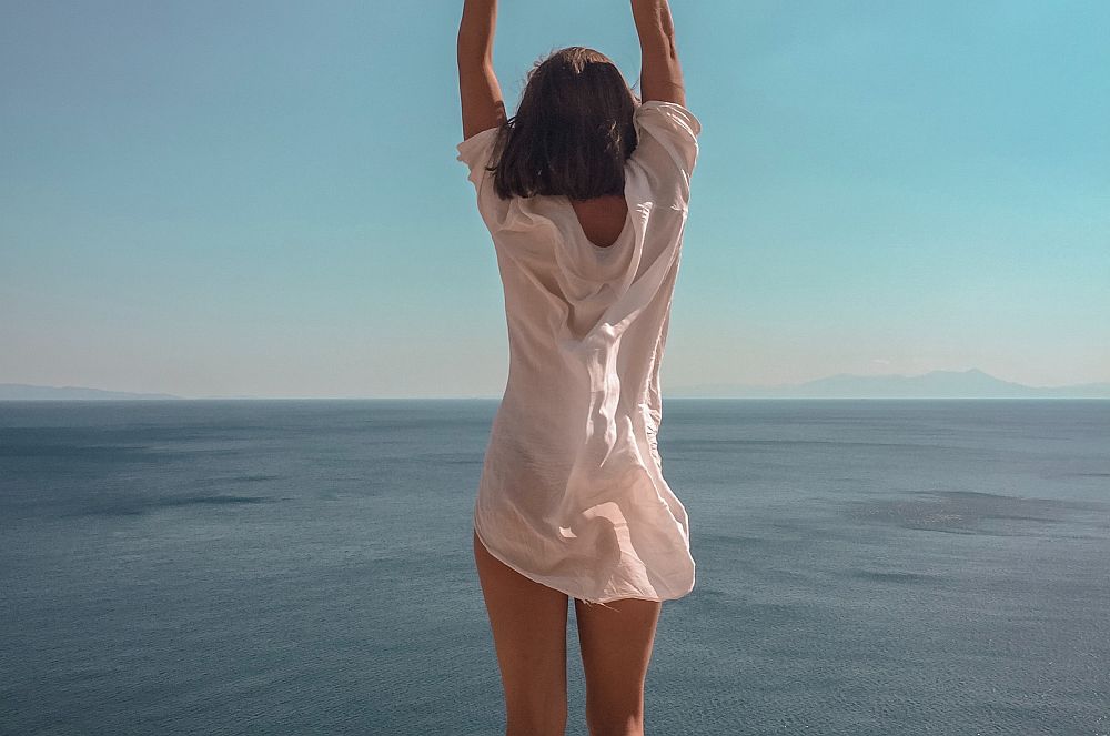 8 φορέματα για τις πιο ζεστές μέρες του καλοκαιριού