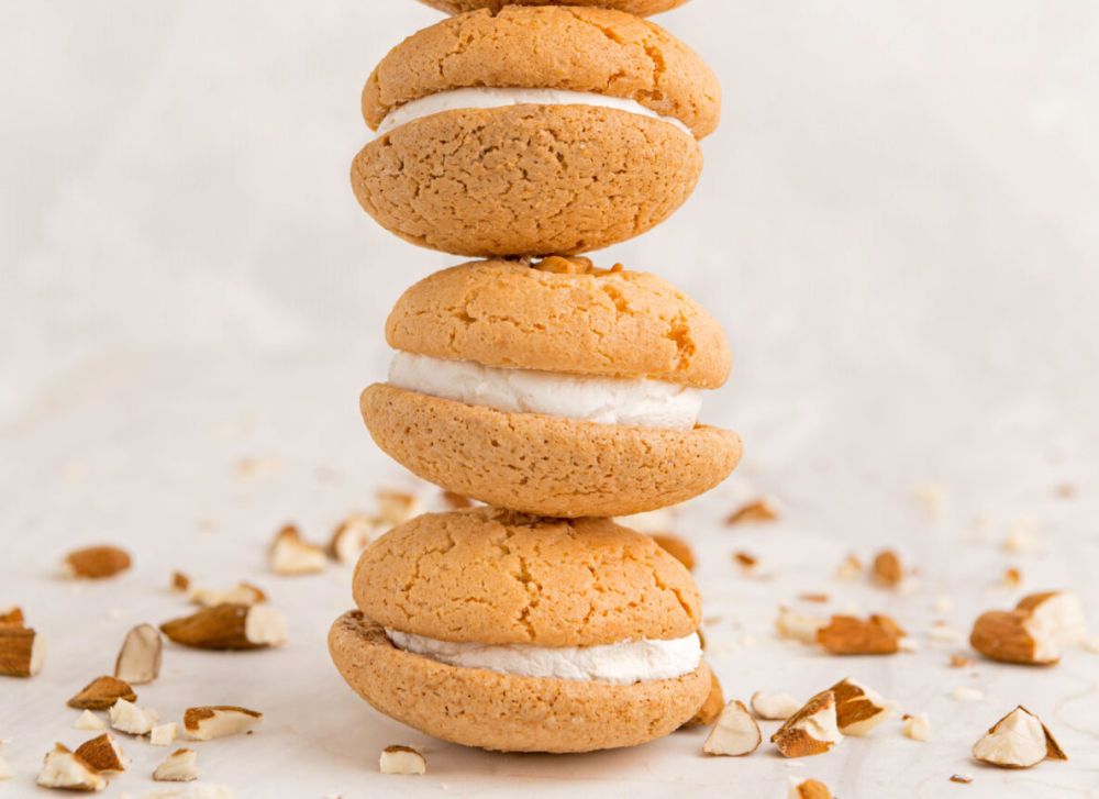 Εργολάβοι, κορτάκηδες και αμυγδαλωτά: Μια παράξενη ιστορία