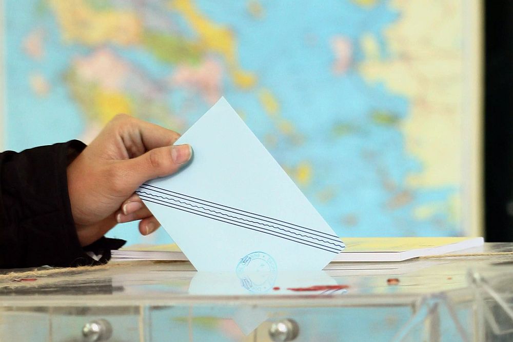 Στο φουλ οι μηχανές στα κόμματα για πρόωρες κάλπες