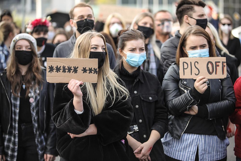 Πολωνία: Η Βουλή απέρριψε τη χαλάρωση του νόμου που απαγορεύει τις αμβλώσεις