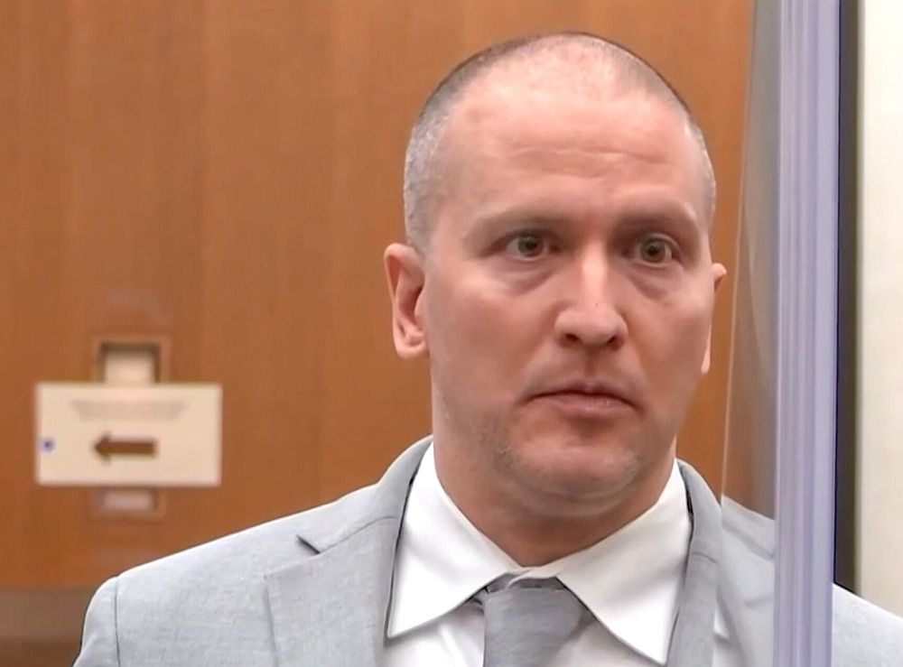 ΗΠΑ: 21 χρόνια κάθειρξη στον αστυνομικό που σκότωσε τον Τζορτζ Φλόιντ