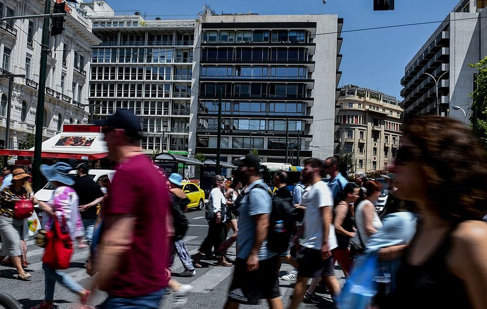 Κορωνοϊός: Επαναλοιμώξεις δύο στα 10 νέα κρούσματα – Χιλιάδες με πυρετό στα σπίτια τους