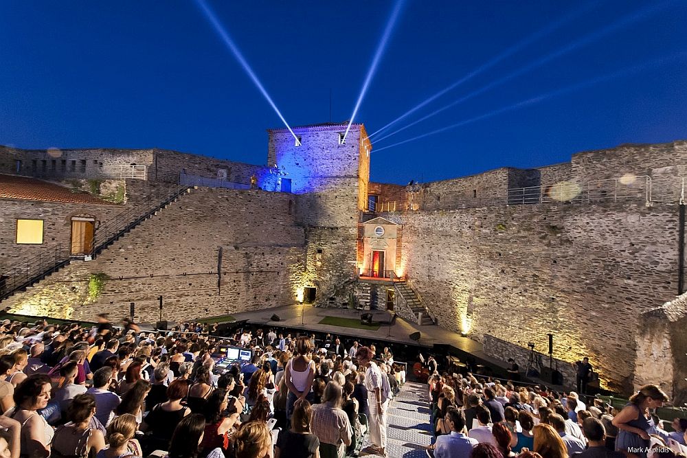 Η ζωή των «καταραμένων» ποιητών με τη φωνή του Αλκίνοου Ιωαννίδη