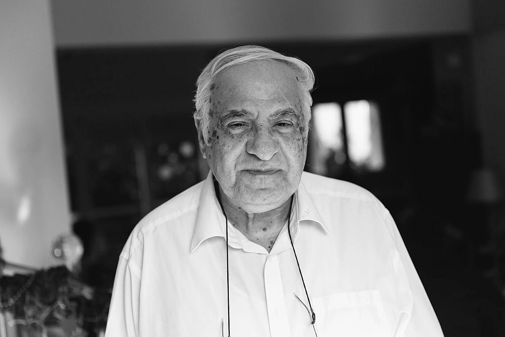 Το Αυγουστιάτικο Φεγγάρι: Ένα επίκαιρο άρθρο του Διονύση Σιμόπουλου