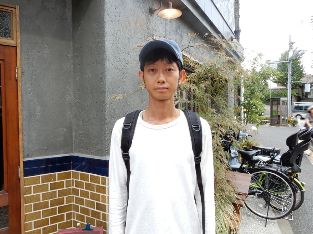 Ο άνθρωπος που πληρώνεται για να μην κάνει τίποτα - Σχεδόν (ΒΙΝΤΕΟ)