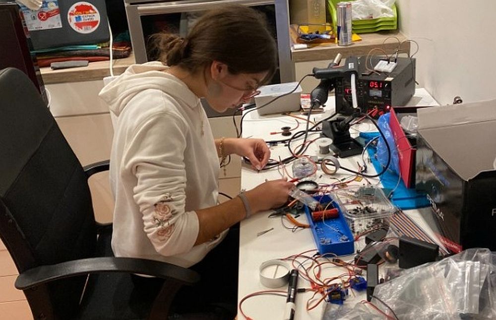 Μαθητές Λυκείου δημιούργησαν συσκευή για τους τυφλούς μαθητές