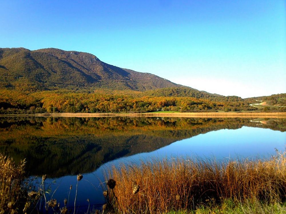 Η «άγνωστη» λίμνη Ζαραβίνα (ΒΙΝΤΕΟ)