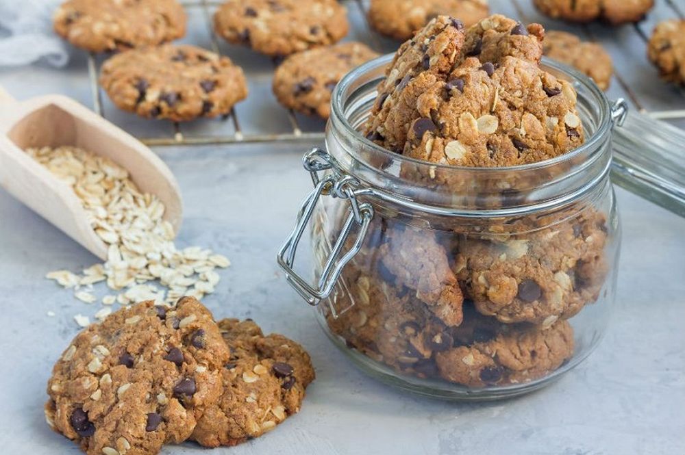 Πεντανόστιμα μπισκότα βρώμης με μέλι και σοκολάτα