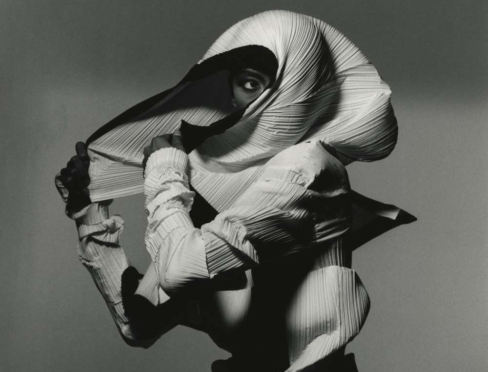 Πώς ο Irving Penn και ο Issey Miyake όρισαν εκ νέου τον φωτογράφο μόδας