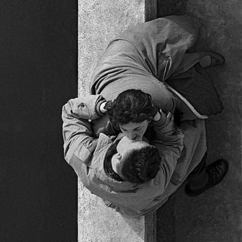 Φωτογραφία: Frank Horvat - (1928-2020) Paris (couple on bench)
