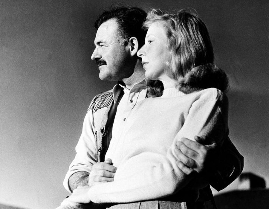 «Όμορφοι Εξόριστοι»: Η θυελλώδης σχέση του Έρνεστ Χέµινγουεϊ και της Μάρθα Γκέλχορν