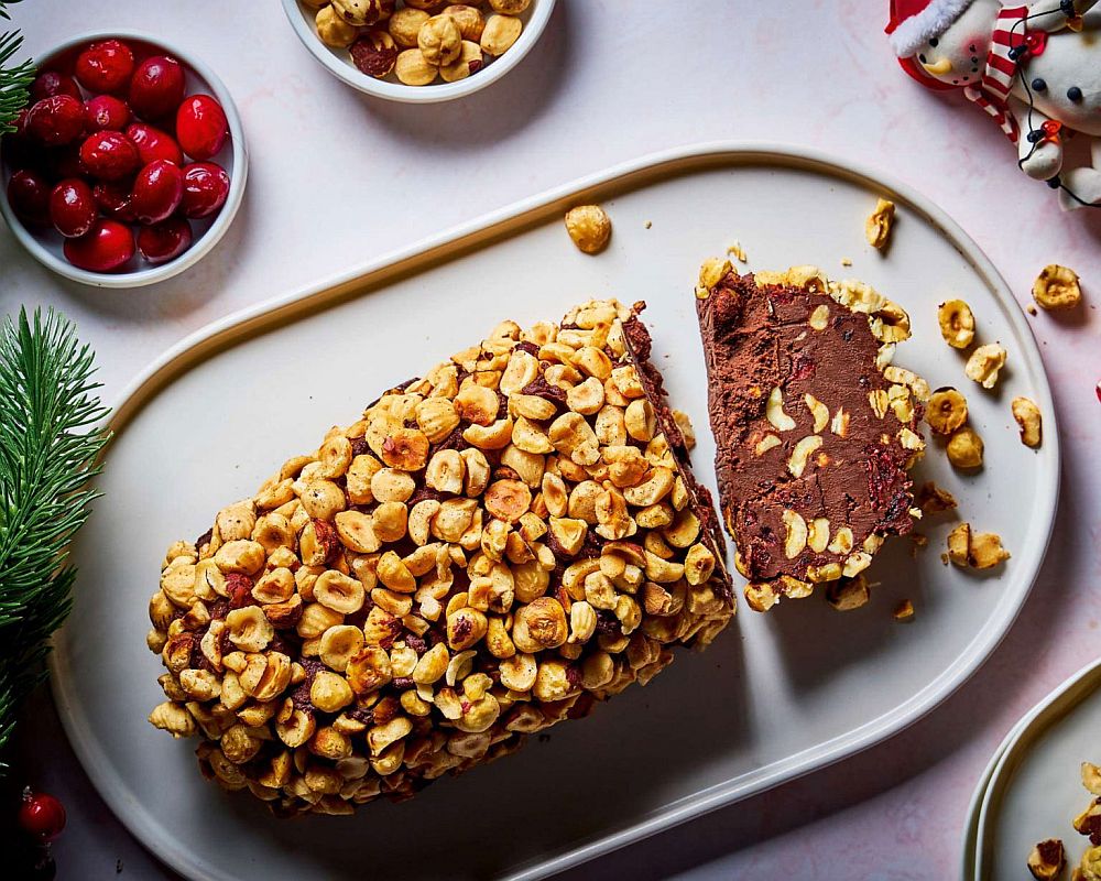 Κορμός με σοκολάτα γάλακτος, κράνμπερις, πορτοκάλι και φουντούκια