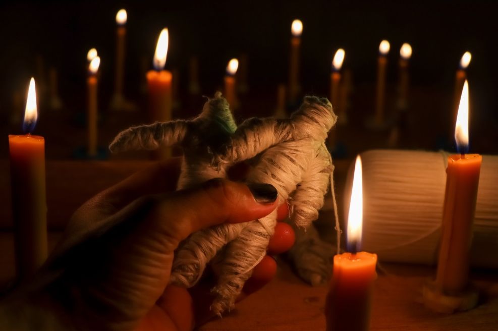 Τουλάχιστον 1 δισ. άνθρωποι πιστεύουν ακόμη στη μαγεία, στις κατάρες και στο «κακό μάτι»