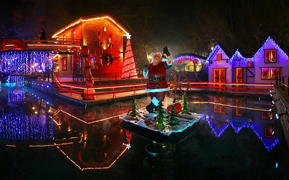 Πέντε πόλεις της Ελλάδας επενδύουν σε χριστουγεννιάτικα πάρκα