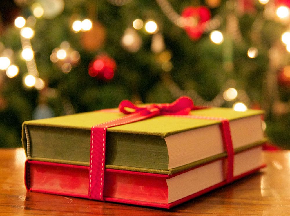 Πέντε ξένοι συγγραφείς για τις αναγνώσεις των γιορτών