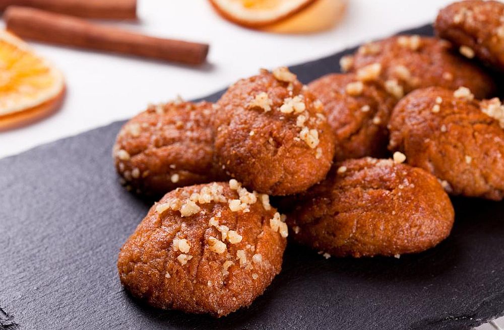 Πώς πήραν το όνομά τους τα μελομακάρονα