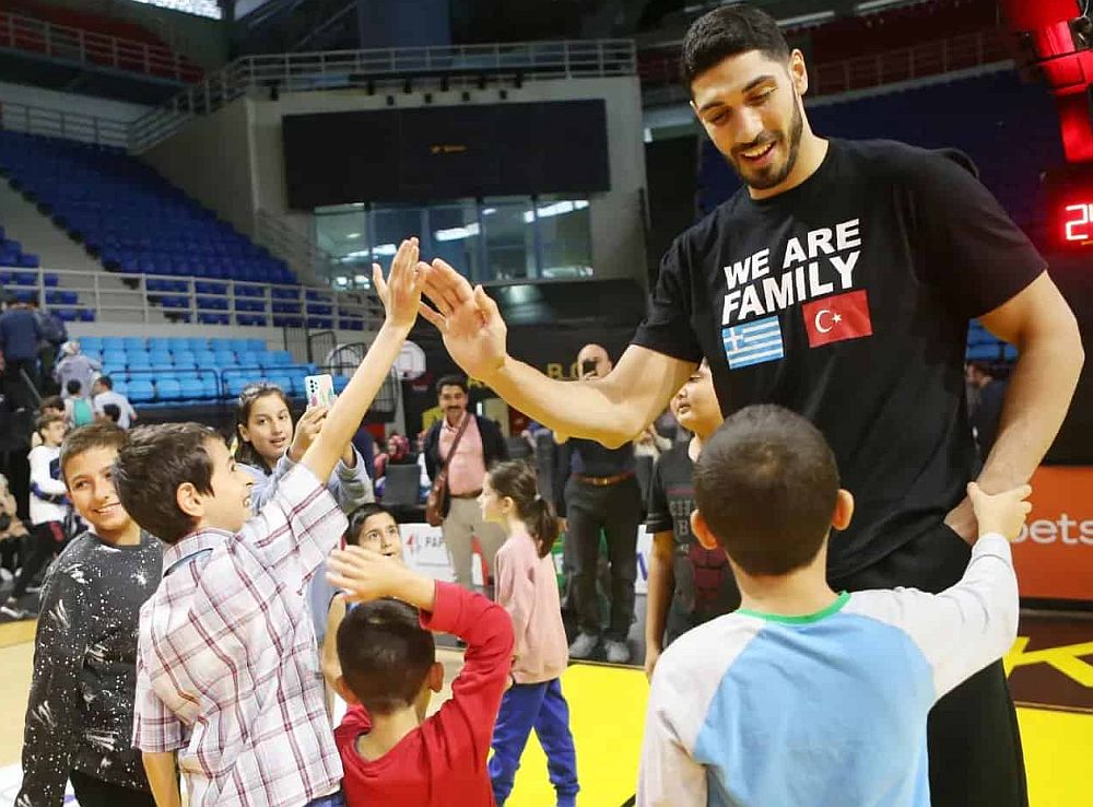 Η Τουρκία επικήρυξε τον Ενές Καντέρ