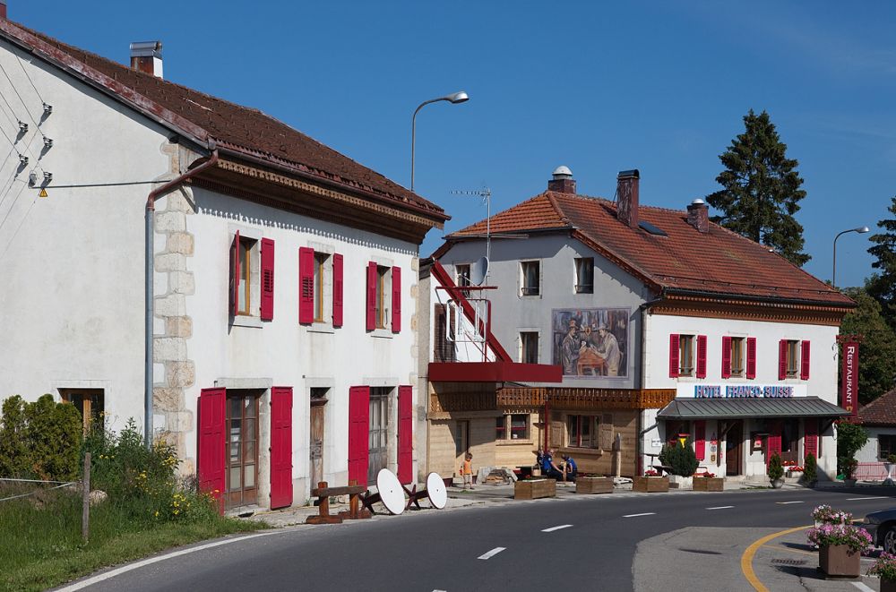 Πώς μπορείς να κοιμάσαι ταυτόχρονα σε δύο χώρες;