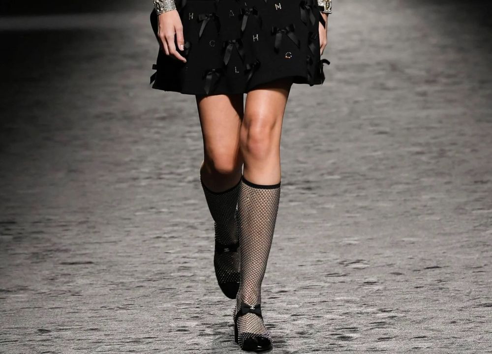 Διχτυωτές κάλτσες: Aισθησιασμός σε μια εμφάνιση