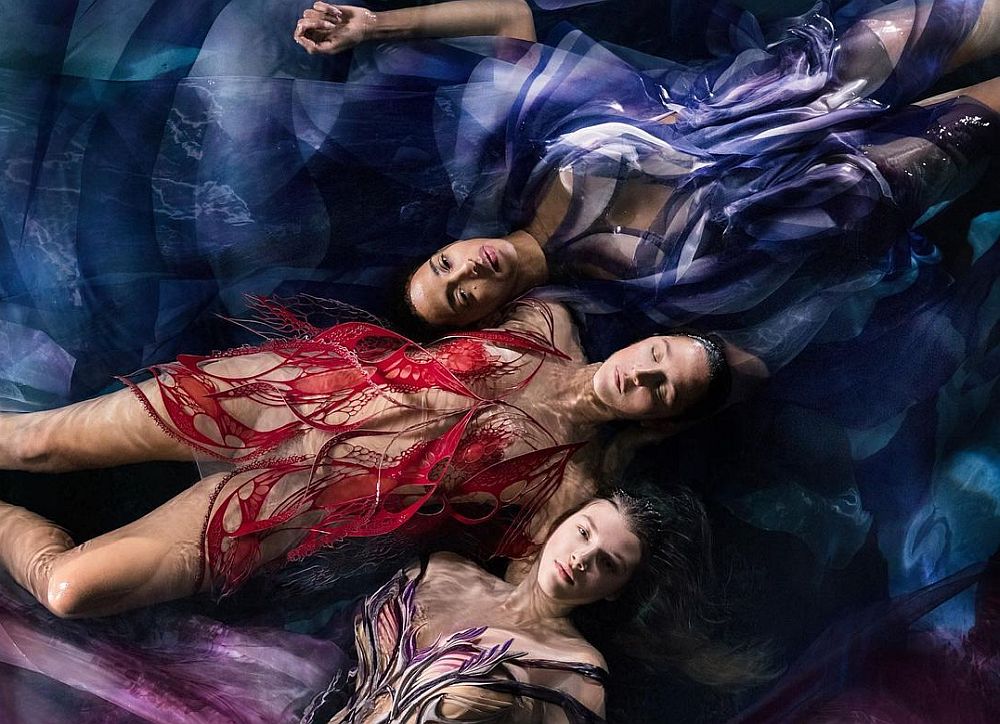 Iris Van Herpen: Μια αριστουργηματική κολεξιόν υψηλής ραπτικής τιμά τις γυναίκες του Ιράν