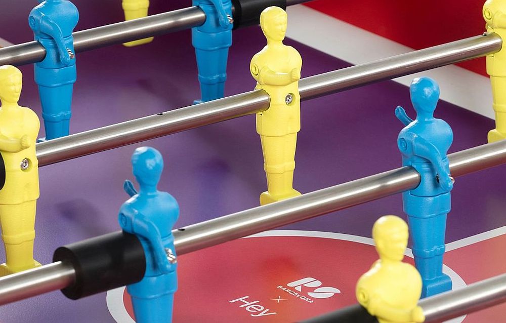 Στη συλλογή Exclusive του MoMA, το ποδοσφαιράκι «RS4 Home x HEY»