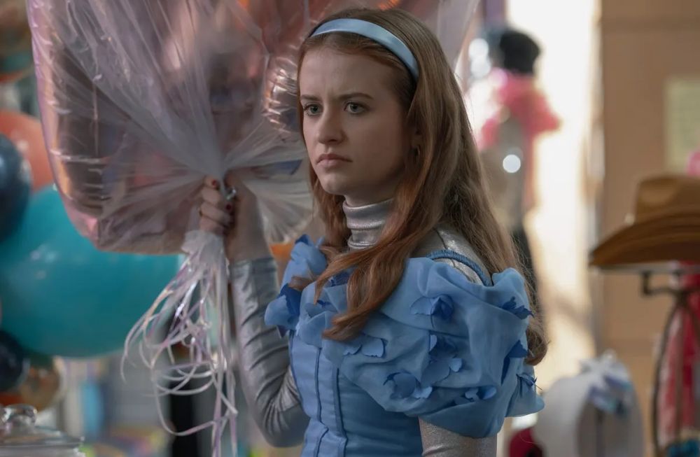 Extraordinary: Η μοναξιά του φυσιολογικού σε έναν κόσμο υπερηρώων