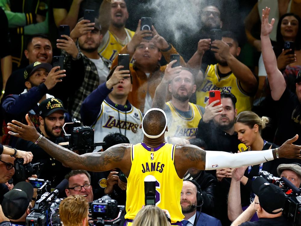 ΛεΜπρόν Τζέιμς: Ο βασιλιάς του NBA στον θρόνο του πρώτου σκόρερ