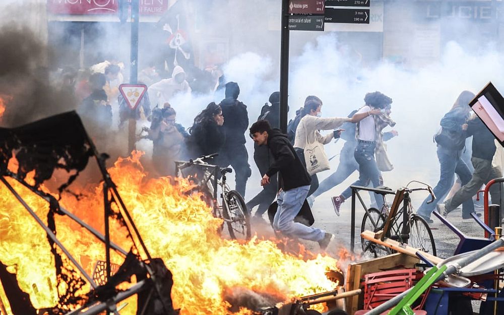 Η Γαλλία «φλέγεται»