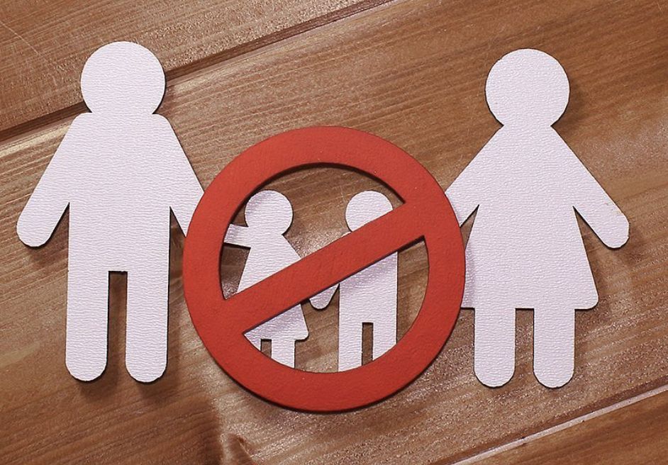 Η χώρα με πάνω από 500 σημεία που απαγορεύονται τα παιδιά