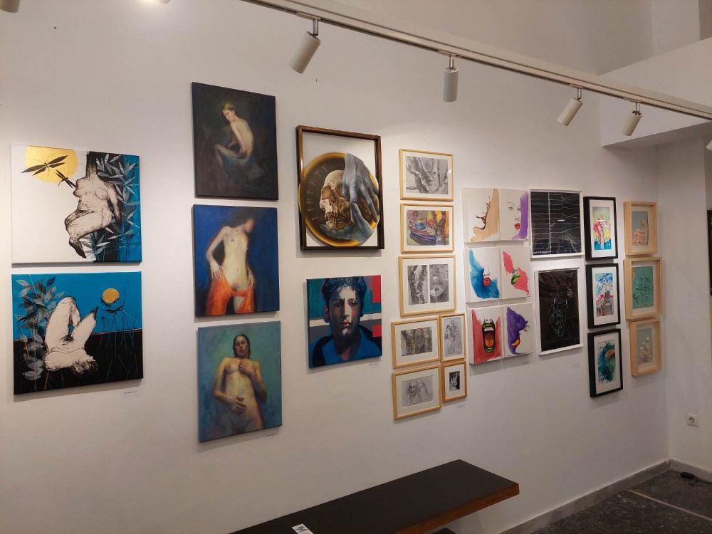 Η Γκαλερί ΡΩ στη Θεσσαλονίκη γέμισε με ανθρώπινες μορφές